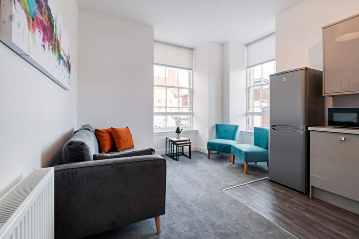 3 Bedroom Flat To Rent In South Bridge, Old Town, Edinburgh, EH1