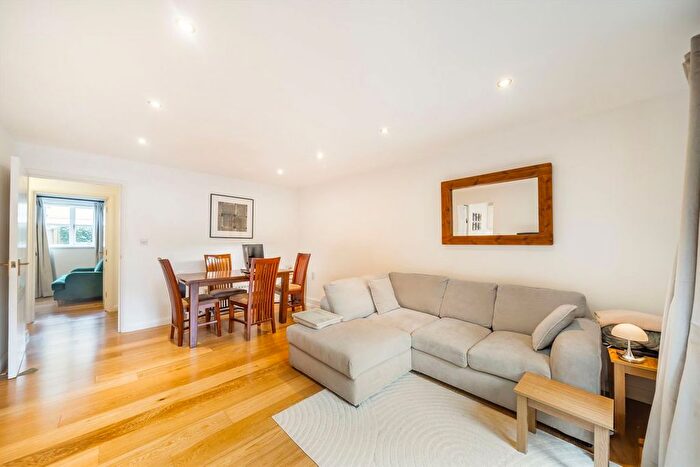 2 Bedroom Flat For Sale In Wapping High Street, London, E1W