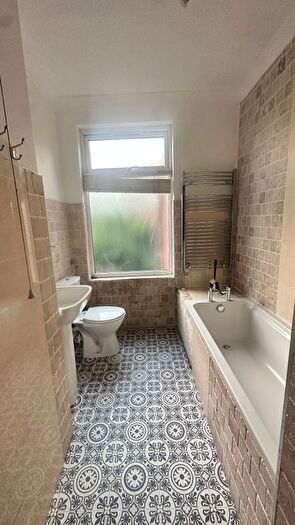4 Bedroom Semi-detached House To Rent In Edmund Road(Bills Included), Sheffield, S2