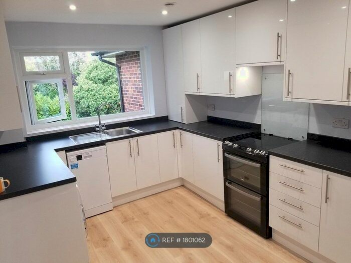 2 Bedroom Maisonette To Rent In Sherborne Court, Hampton, TW12