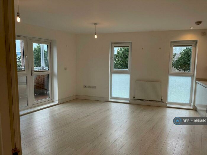 3 Bedroom Flat To Rent In Eaton House, Southampton, SO14