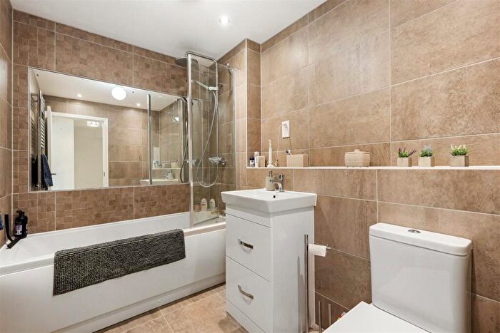 3 Bedroom End Of Terrace House For Sale In Kingfisher Road, Sprowston, NR7