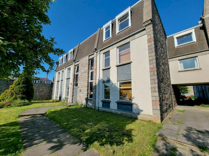 2 Bedroom Flat To Rent In Gairn Road, Aberdeen, AB10