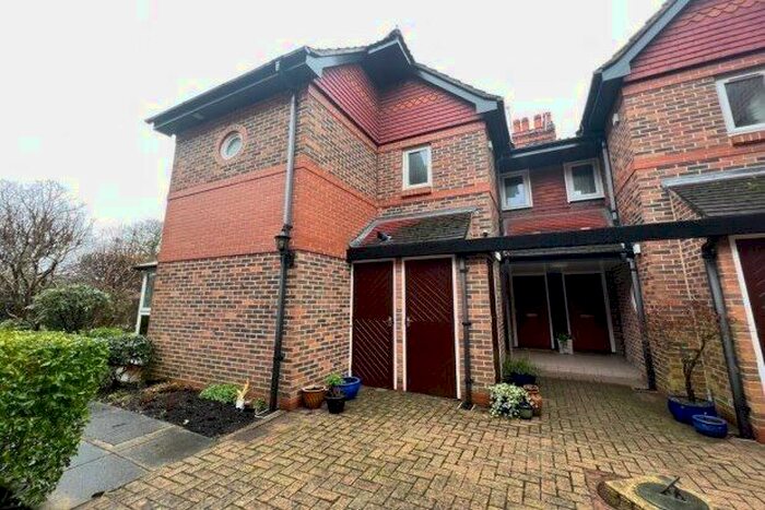 2 Bedroom Flat To Rent In Boakes Place, Southampton, SO40