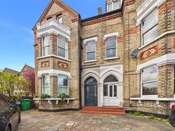 2 Bedroom Flat To Rent In St. Margarets Road, St Margarets, TW1