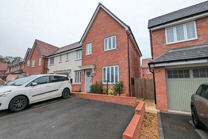 3 Bedroom End Of Terrace House To Rent In Oriana Drive, Nottingham, NG12