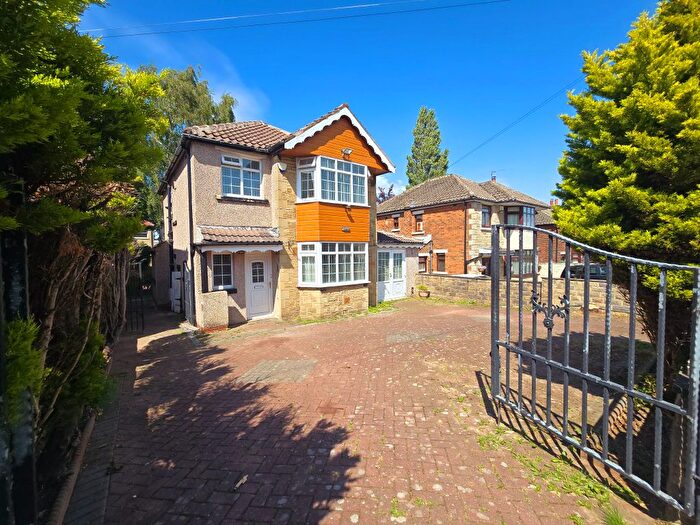 5 Bedroom Detached House To Rent In Hawkswood Avenue, Bradford, BD9