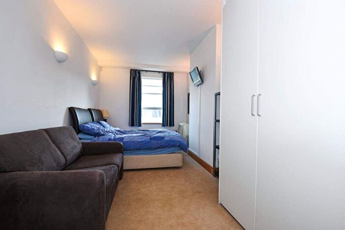 3 Bedroom Flat For Sale In Farm Lane, London, SW6