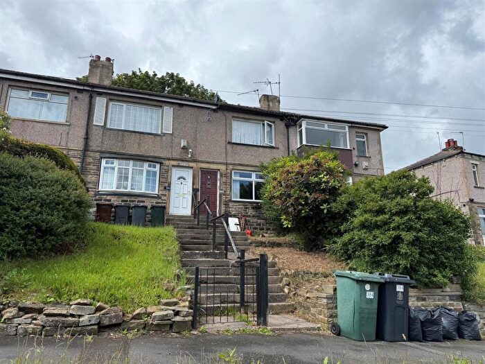 2 Bedroom Town House For Sale In Moorside Road, Eccleshill, Bradford, BD2