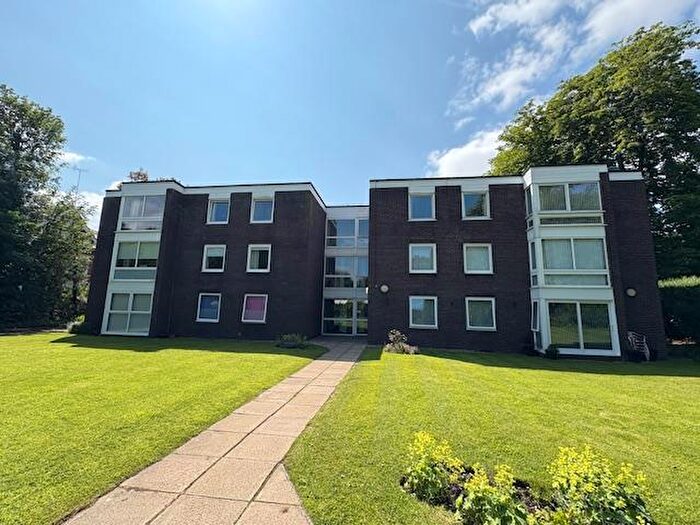 2 Bedroom Apartment To Rent In Bramhall Lane, Stockport, SK3