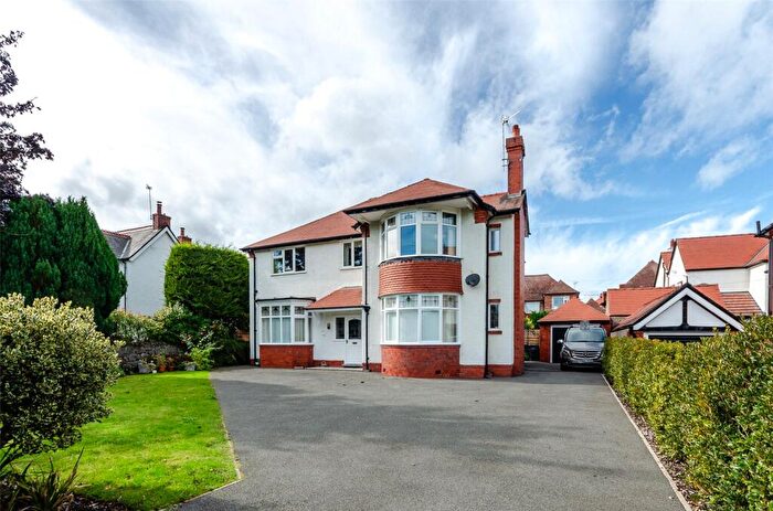 2 Bedroom Apartment For Sale In Walshaw Avenue, Colwyn Bay, Conwy, LL29