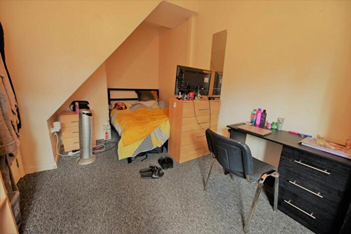 5 Bedroom House To Rent In Ashville Road, LS6