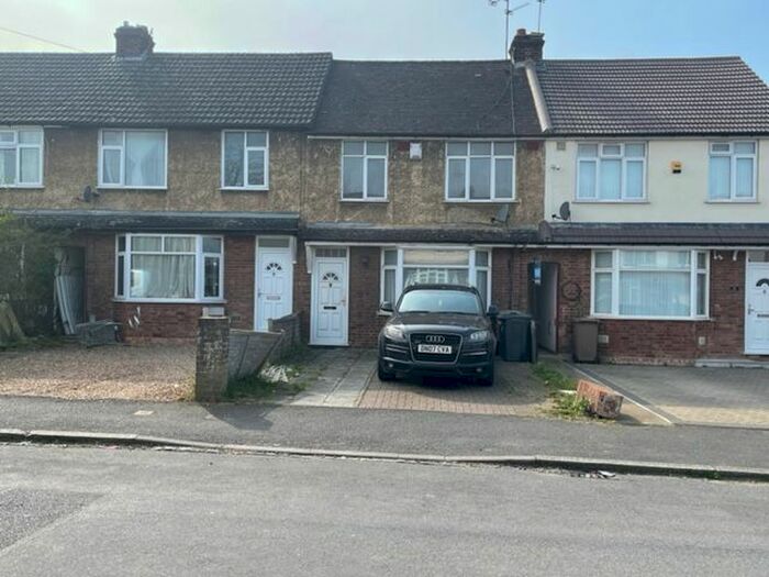 3 Bedroom Semi-Detached House To Rent In Wordsworth Road, Luton, LU4