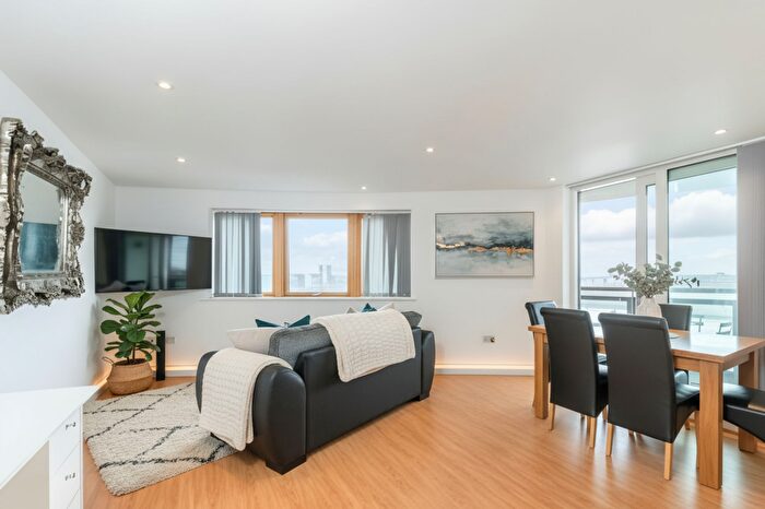 1 Bedroom Flat For Sale In Orion Point, Crews Street, Canary Wharf, E14