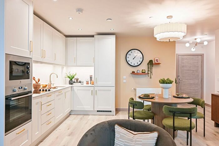2 Bedroom Flat For Sale In Abbey Quay, Barking, IG11