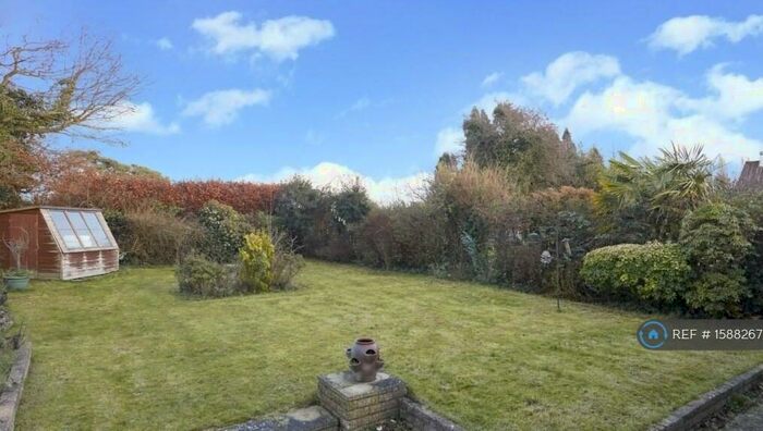 3 Bedroom Detached House To Rent In Coulsdon Road, Coulsdon, CR5