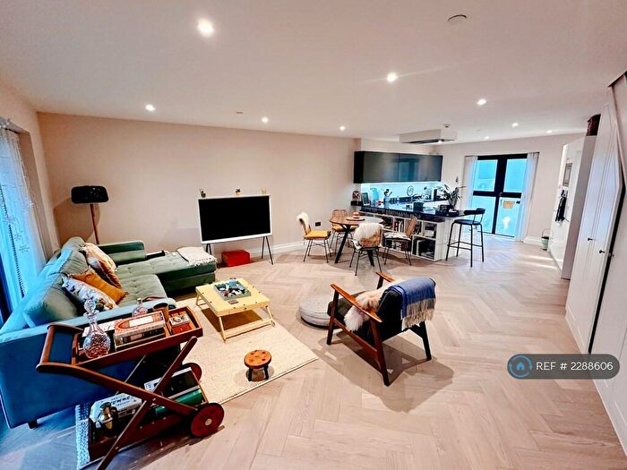 2 Bedroom Flat To Rent In Braywick Road, Maidenhead, SL6