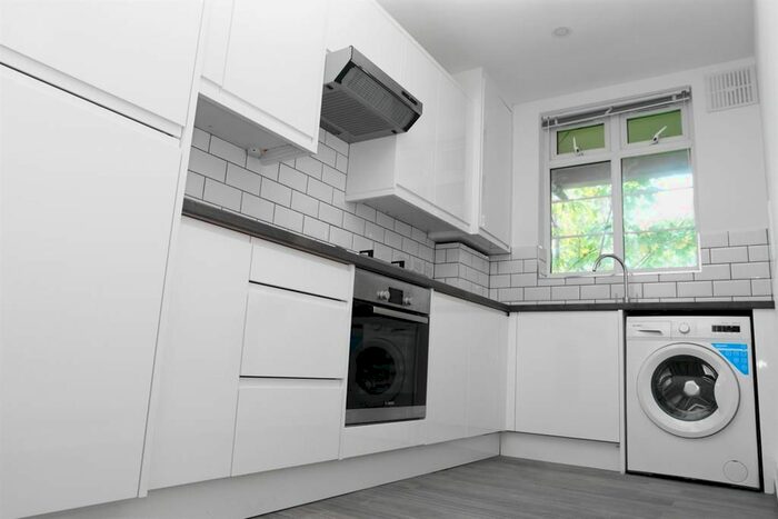 2 Bedroom Flat To Rent In Woodstock Court, Lee, London, SE12