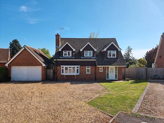 4 Bedroom Detached House For Sale In The Orchards, Silsoe, Bedford, MK45