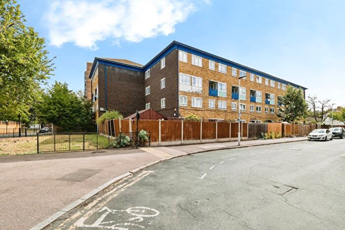 3 Bedroom Maisonette For Sale In Jack Cornwell Street, Manor Park, London, E12