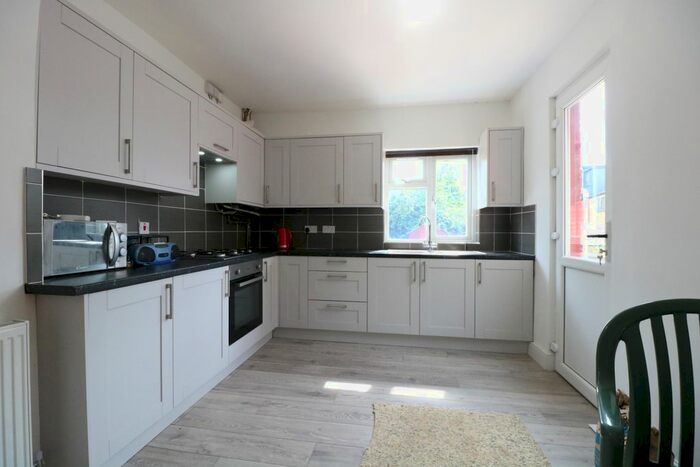 4 Bedroom Terraced House To Rent In Buckingham Road, Harlesden, London, NW10