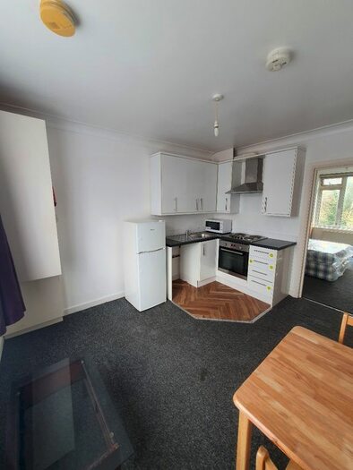 1 Bedroom Flat To Rent In Brookhill Road, New Barnet, EN4