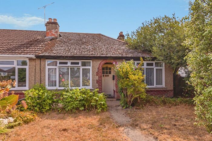 2 Bedroom Semi-detached Bungalow For Sale In Park Avenue, Waterlooville, PO7