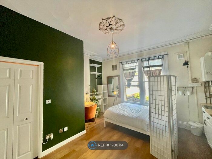 Studio To Rent In Sunningdale, Bristol, BS8