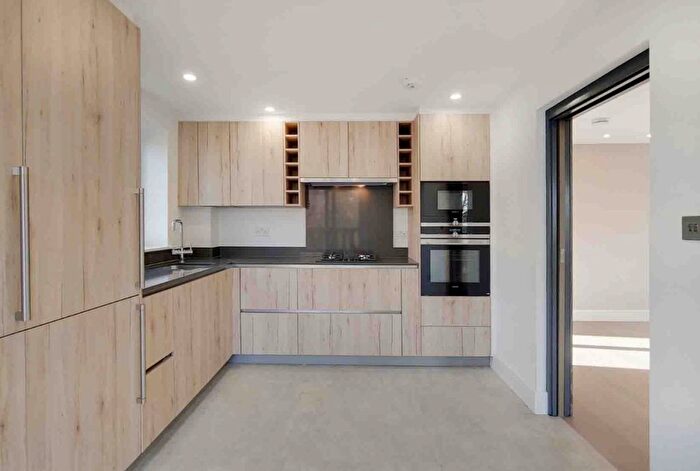 2 Bedroom Flat To Rent In Fitzjohns Avenue, London, NW3