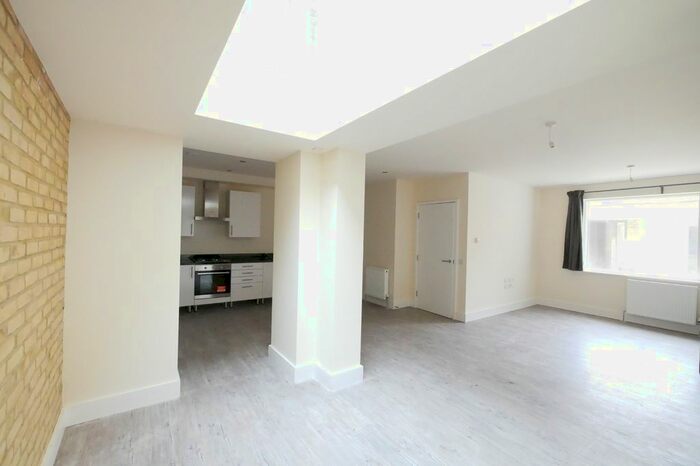 2 Bedroom End Of Terrace House To Rent In South Street, Romford, RM1