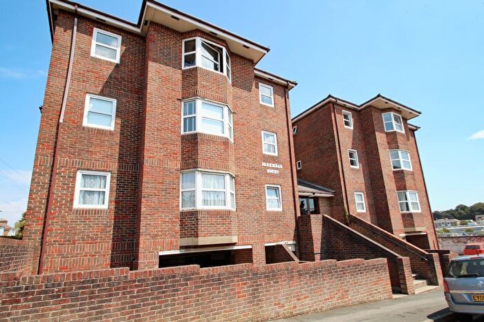 2 Bedroom Flat For Sale In Park Road, Ryde, PO33
