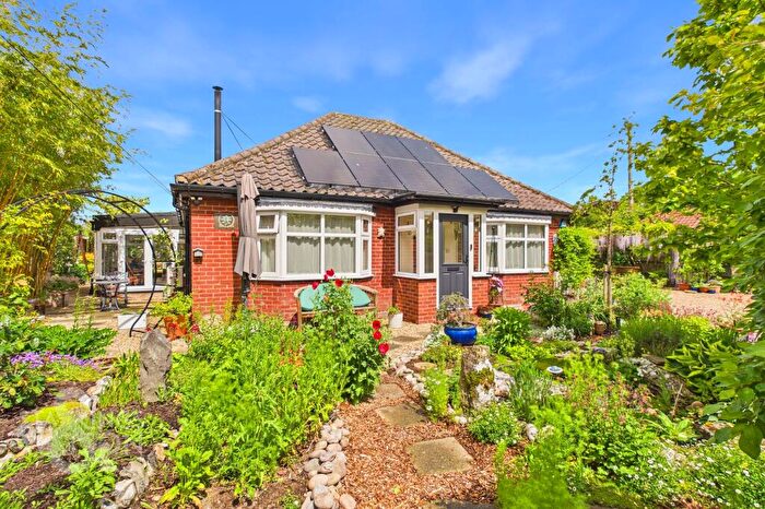 3 Bedroom Detached Bungalow For Sale In The Street, Brundall, Norwich, NR13