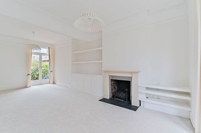 4 Bedroom Flat To Rent In Ramsden Road, Balham, London, SW12