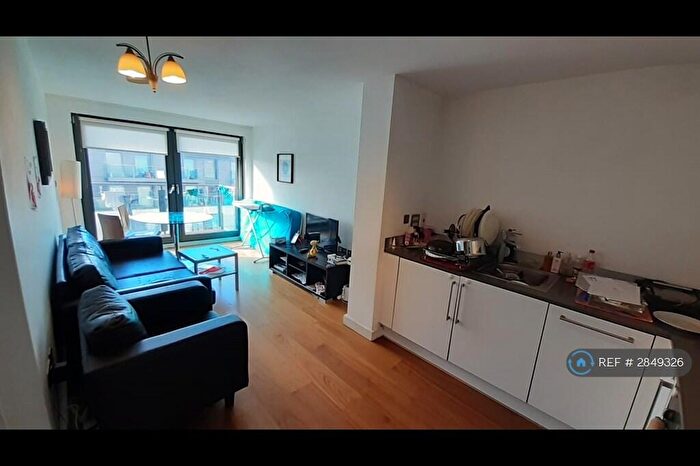 2 Bedroom Flat To Rent In High Street, Slough, SL1