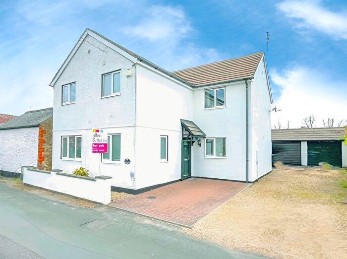 4 Bedroom Detached House For Sale In Highworth Road, South Marston, Swindon, SN3