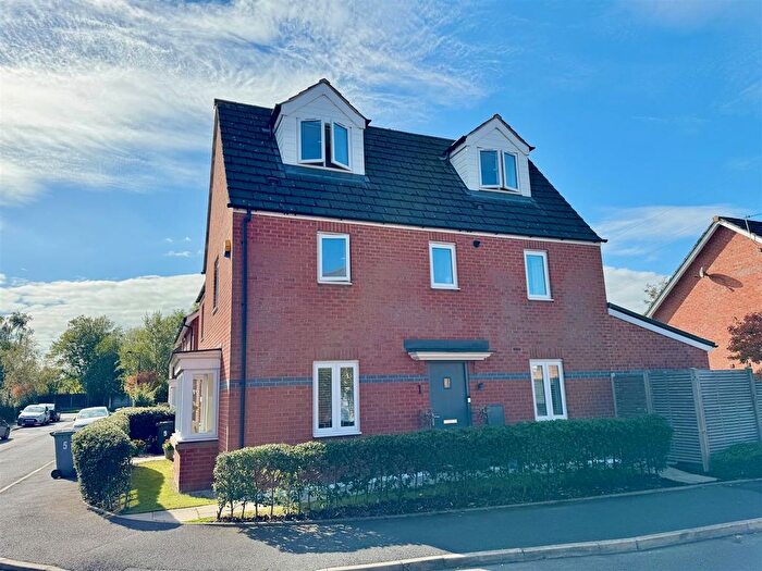 5 Bedroom Semi-Detached House For Sale In Applemint Close, Broadheath, WA14