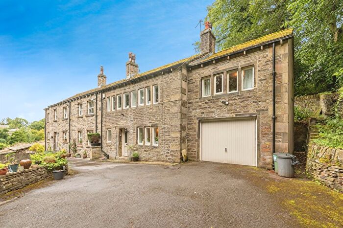 3 Bedroom Semi-Detached House For Sale In Cliffe Road, Shepley, Huddersfield, HD8