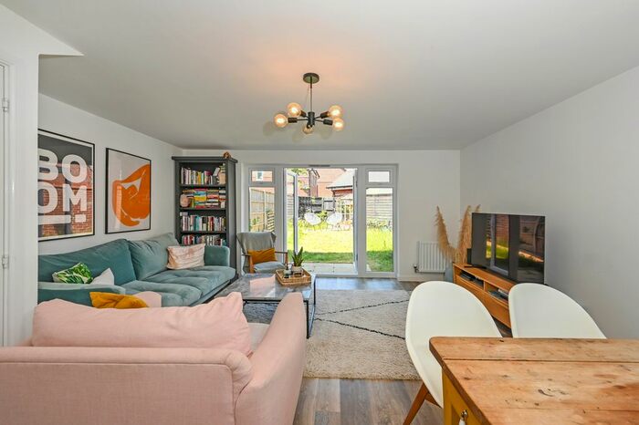 3 Bedroom End Of Terrace House For Sale In Farm Drive, Petersfield, Hampshire, GU31