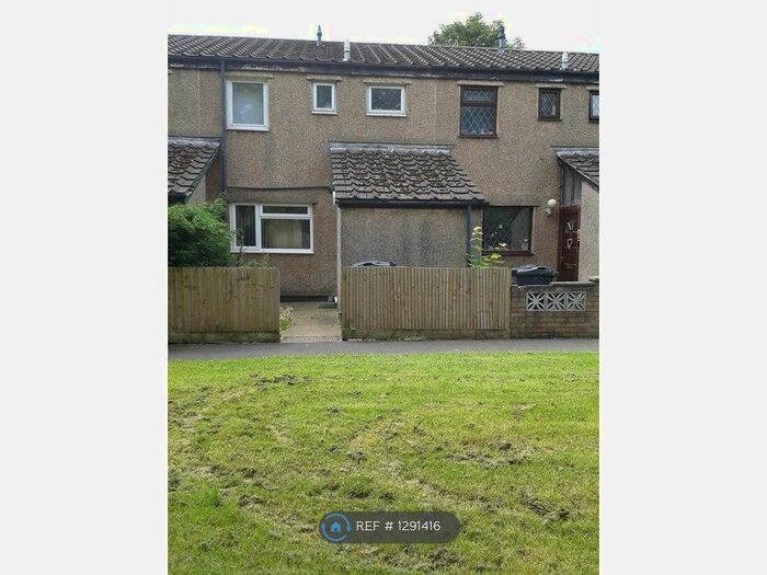 3 Bedroom Terraced House To Rent In Holtdale Lawn, Leeds LS16