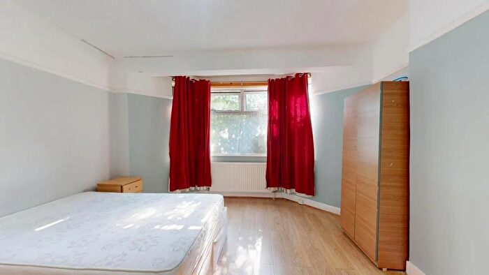 2 Bedroom Flat To Rent In Acton, W3