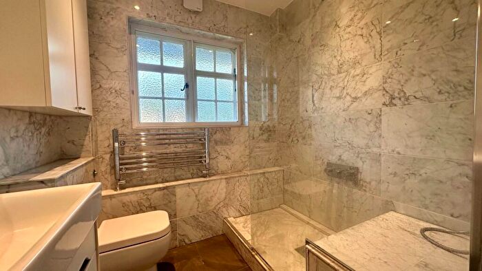 2 Bedroom Apartment To Rent In Lyttelton Road, London, N2