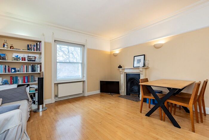 1 Bedroom Flat For Sale In Penywern Road, London, SW5