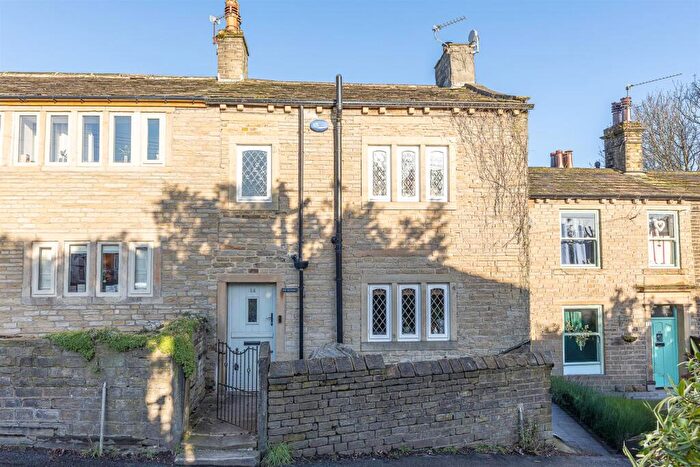 2 Bedroom Cottage For Sale In Benn Lane, Longwood, Huddersfield, HD3