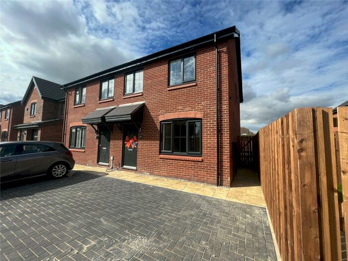 3 Bedroom Semi-Detached House To Rent In Walmsley Dene, Brough, HU15