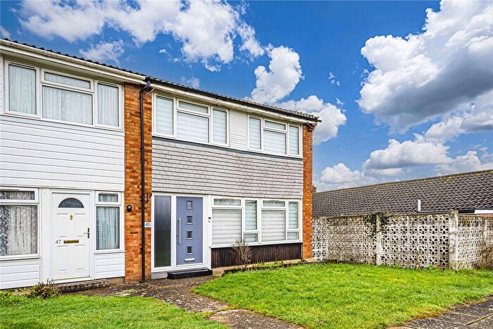 3 Bedroom End Of Terrace House For Sale In Russell Close, Kensworth, Central Bedfordshire, LU6