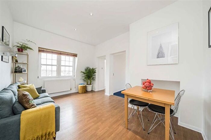 2 Bedroom Flat For Sale In Cambridge Heath Road, Bethnal Green, E2