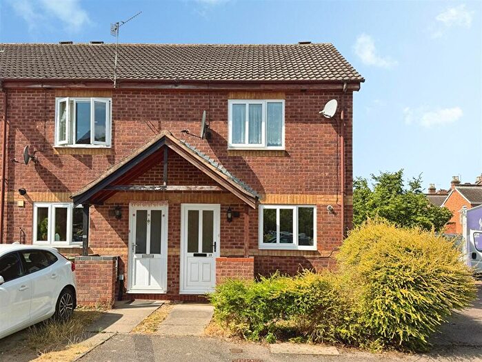 2 Bedroom End Of Terrace House For Sale In Gundry Close, Leamington Spa, CV31