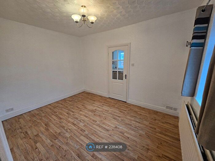 2 Bedroom End Of Terrace House To Rent In Stewkins, Stourbridge, DY8