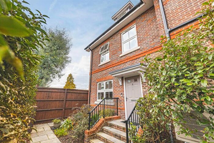 4 Bedroom House For Sale In Cutlers Close, Maidenhead, SL6