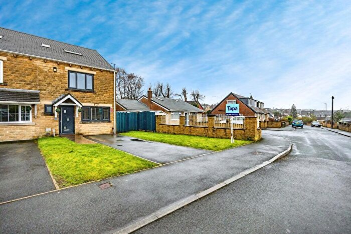 4 Bedroom Mews For Sale In Broadley Close, Halifax, HX2